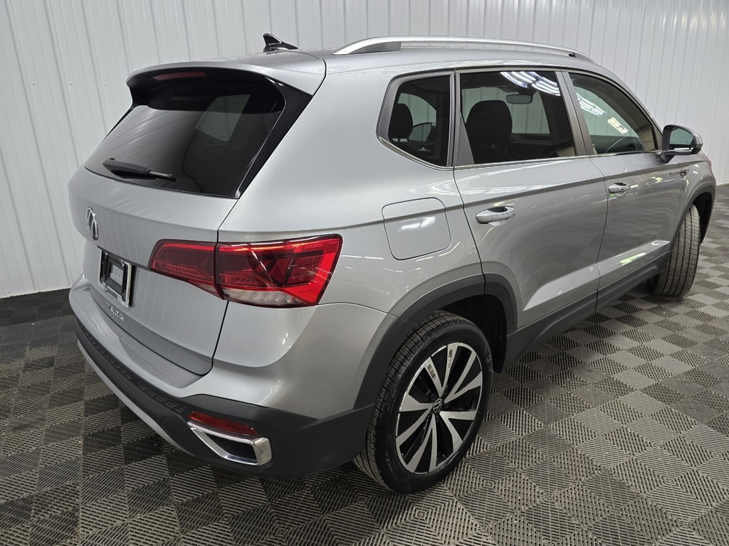 2024 Volkswagen Taos SE photo 8