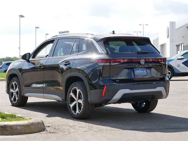 2025 Volkswagen Tiguan SE photo 2