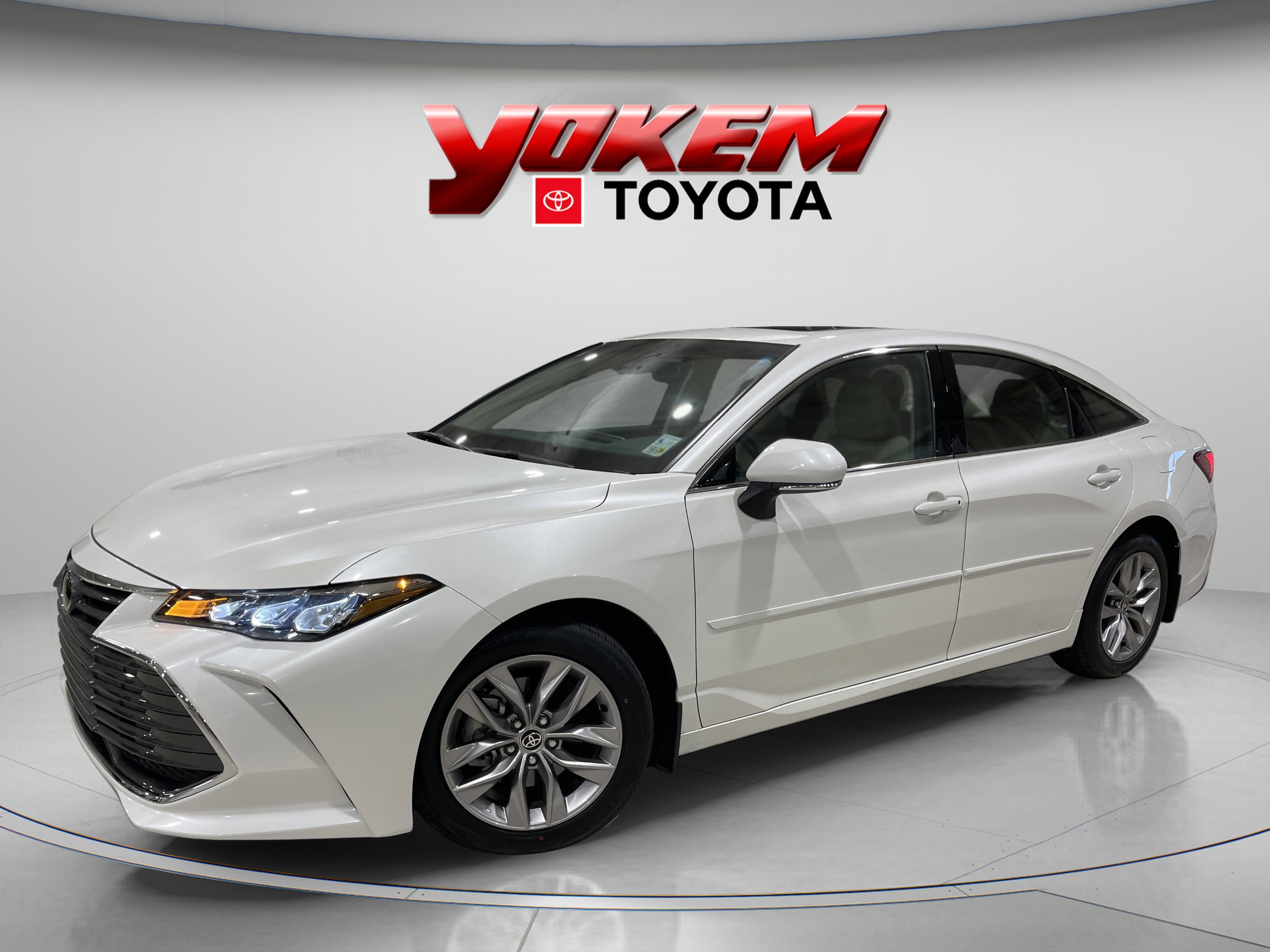 2022 Toyota Avalon XLE's photo