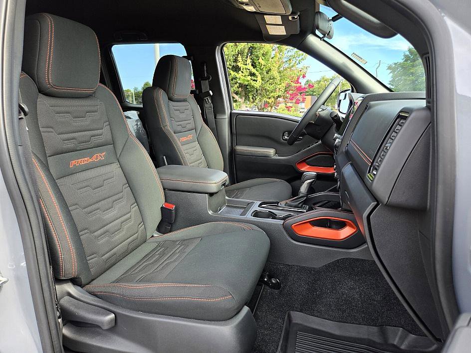 2024 Nissan Frontier PRO-4X photo 12