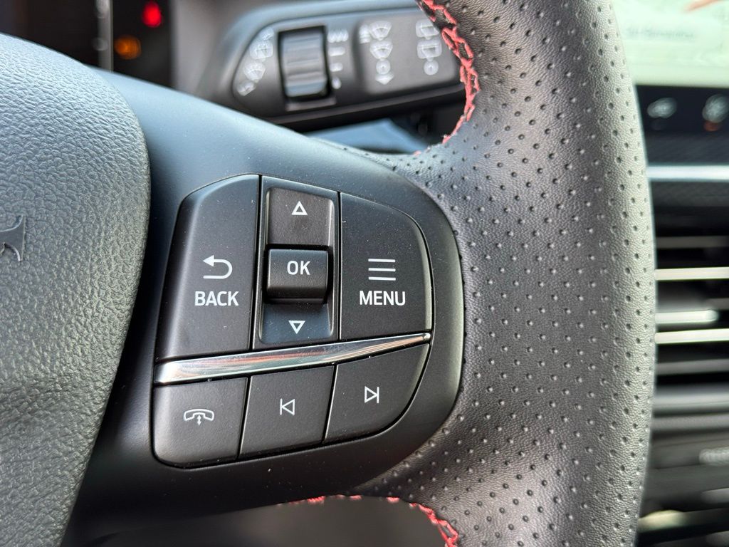 2025 Ford Escape ST-Line photo 13