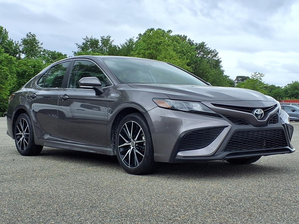 2022 Toyota Camry SE photo 2