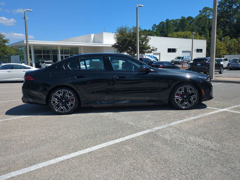 2026 Bmw 550e xDrive photo 3