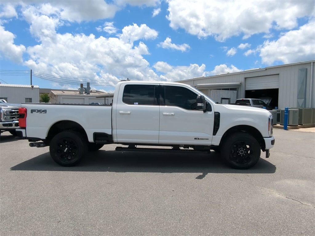2025 Ford F-350 Lariat photo 3