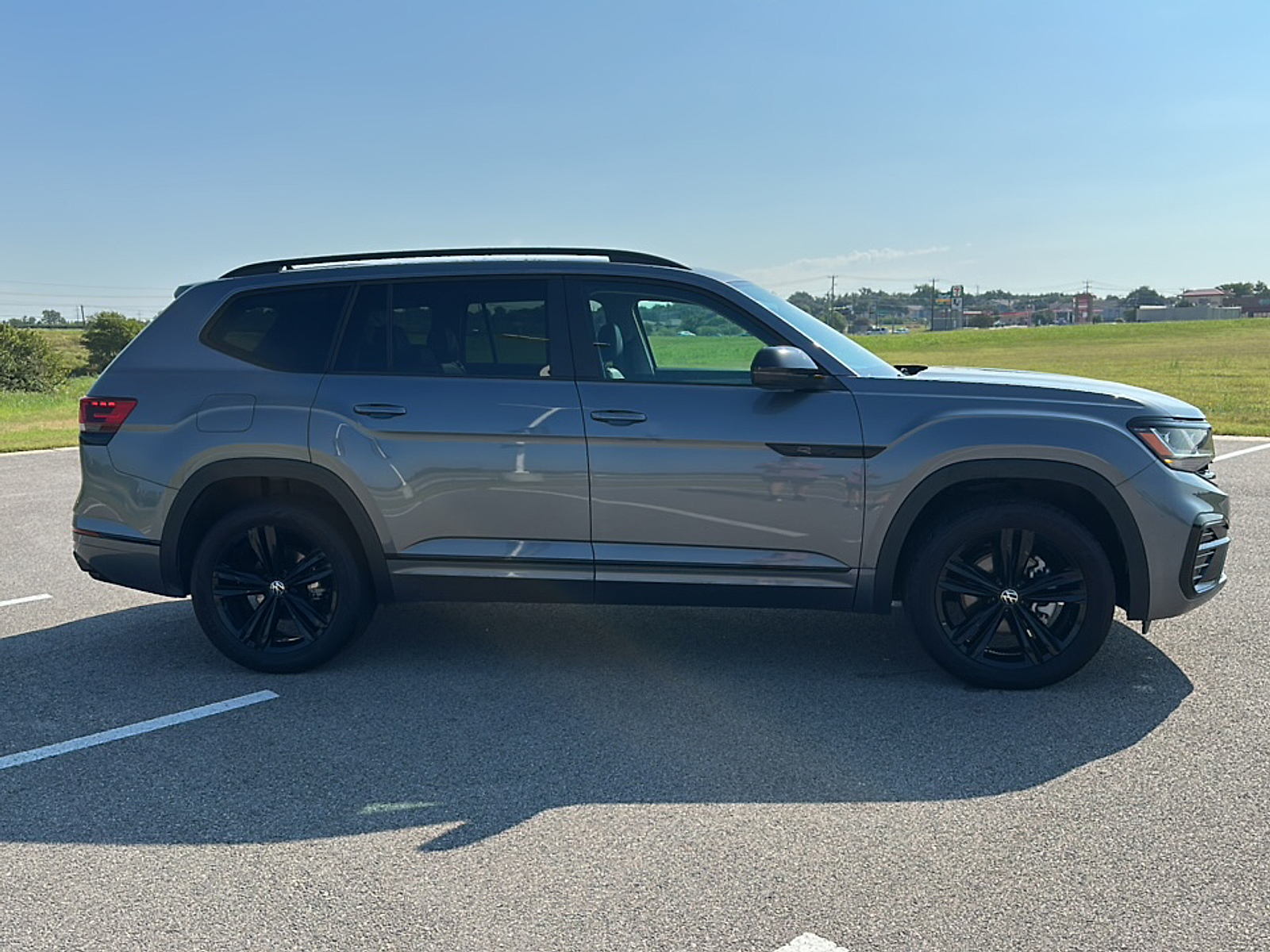 2023 Volkswagen Atlas V6 SEL R-Line photo 3