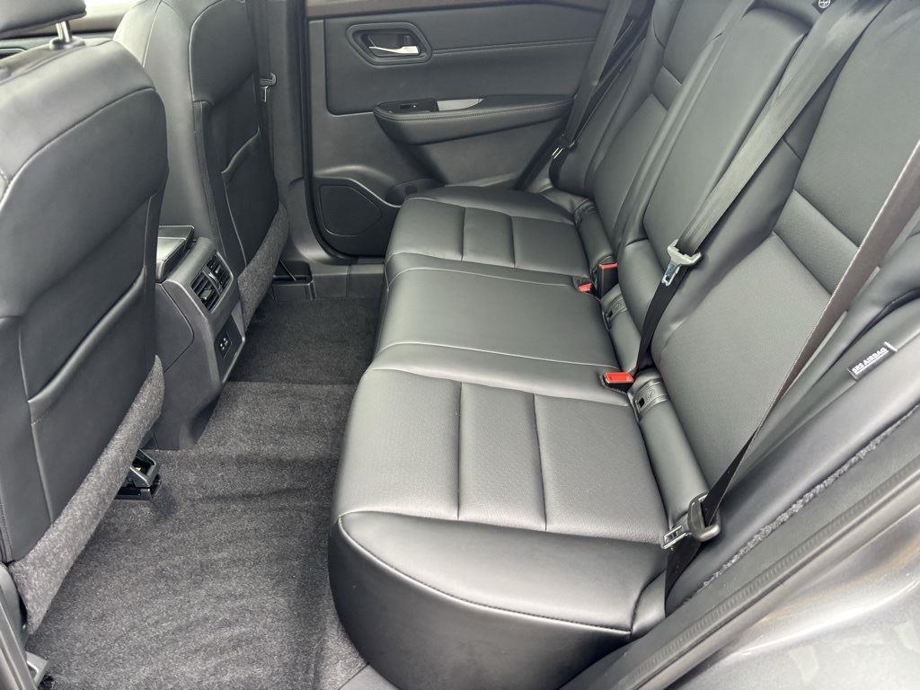 2022 Nissan Rogue SV photo 13