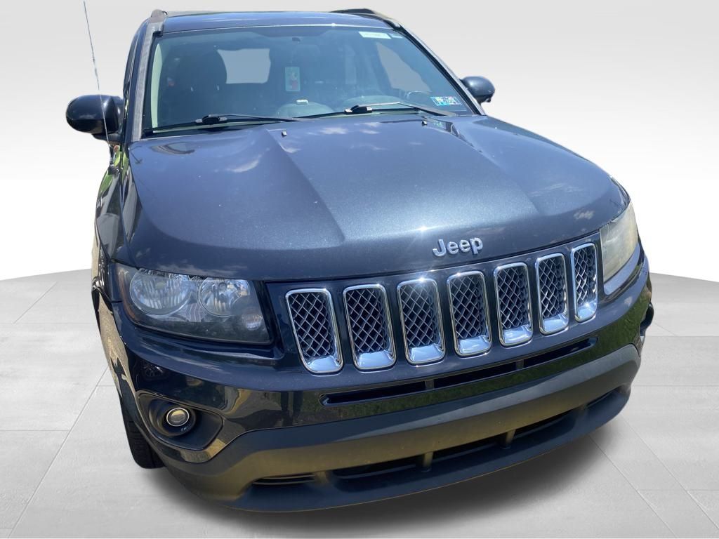 2014 Jeep Compass Latitude photo 2