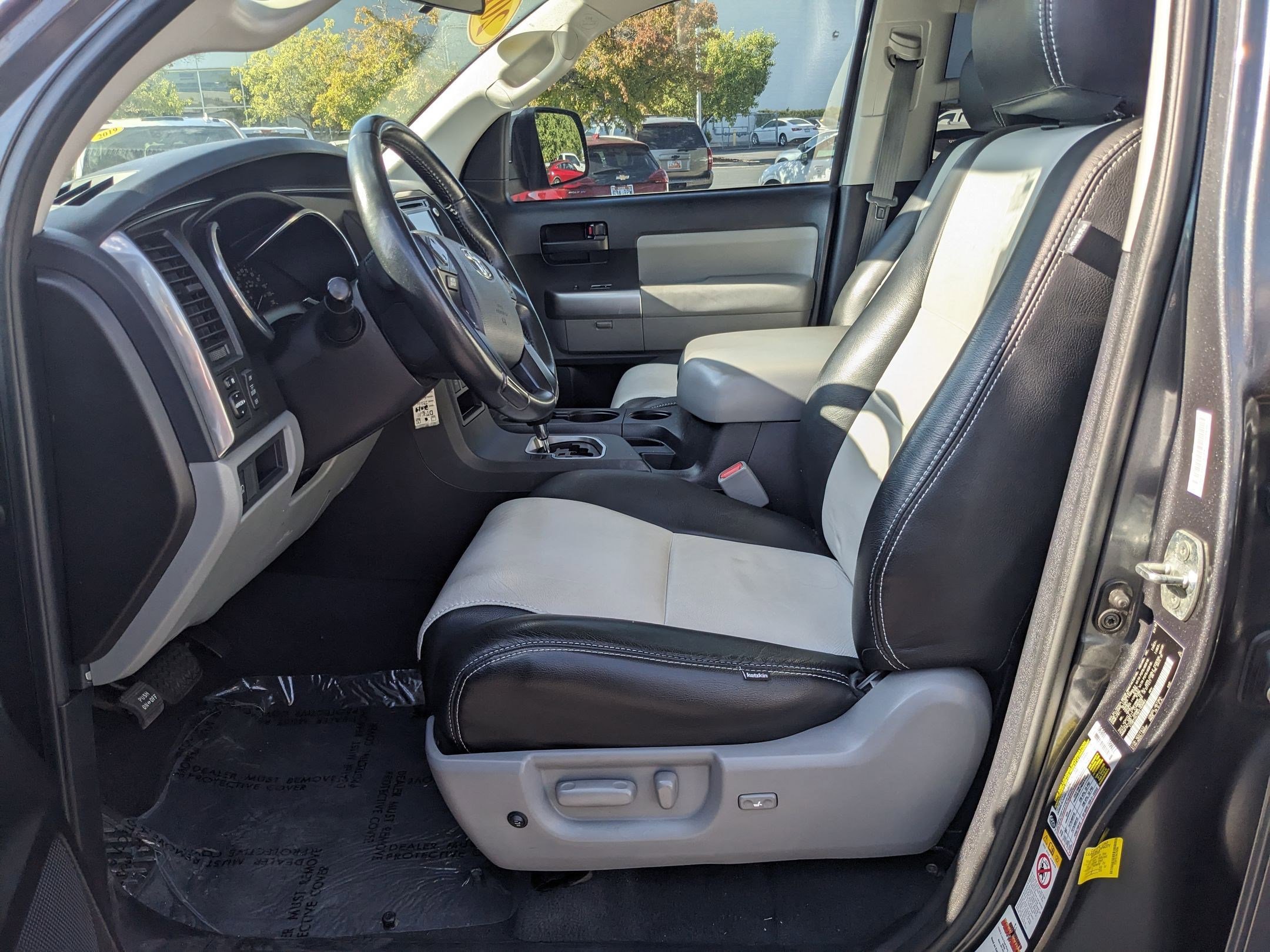 2019 Toyota Sequoia SR5 photo 16