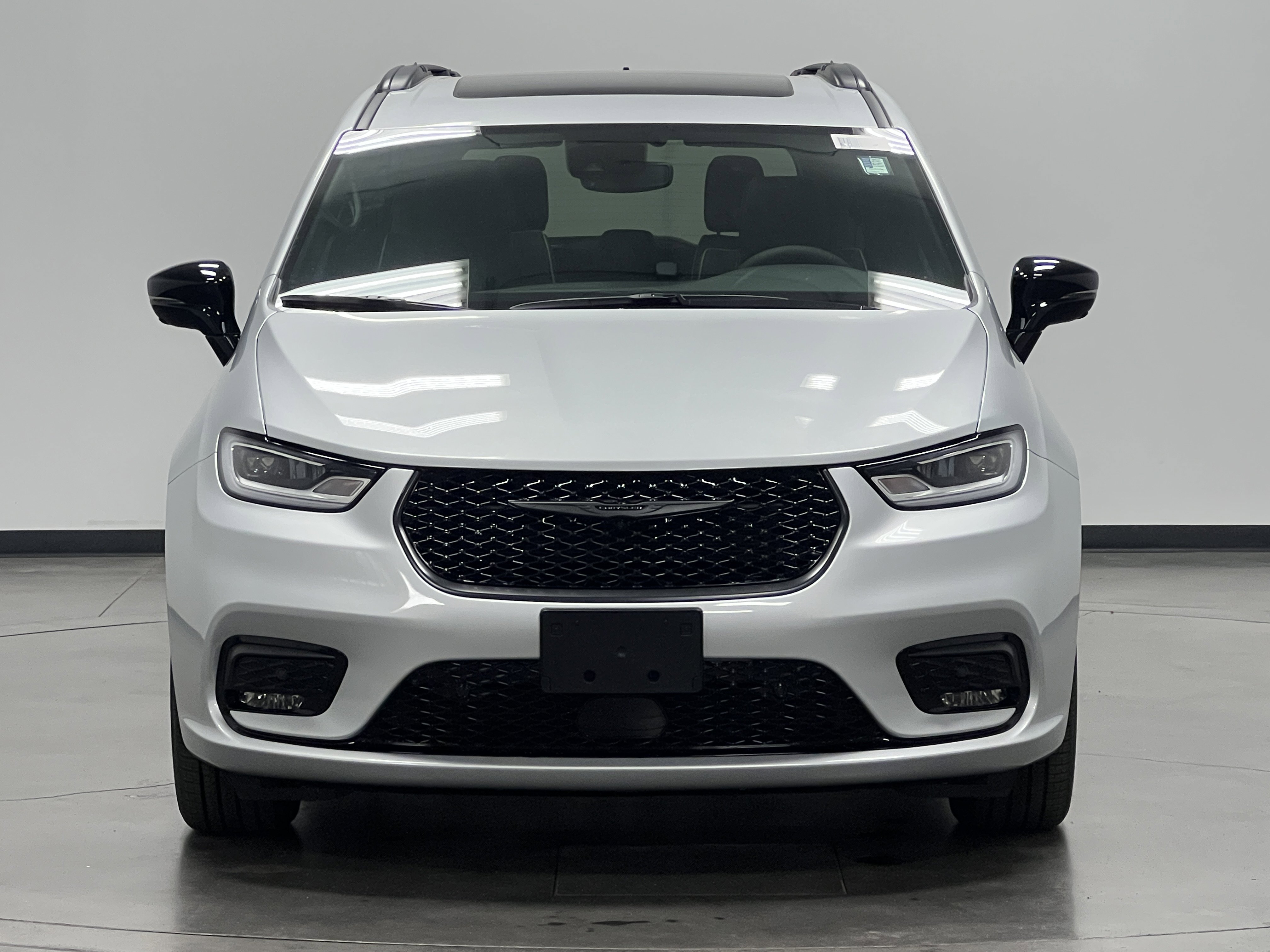 2026 Chrysler Pacifica Limited photo 2