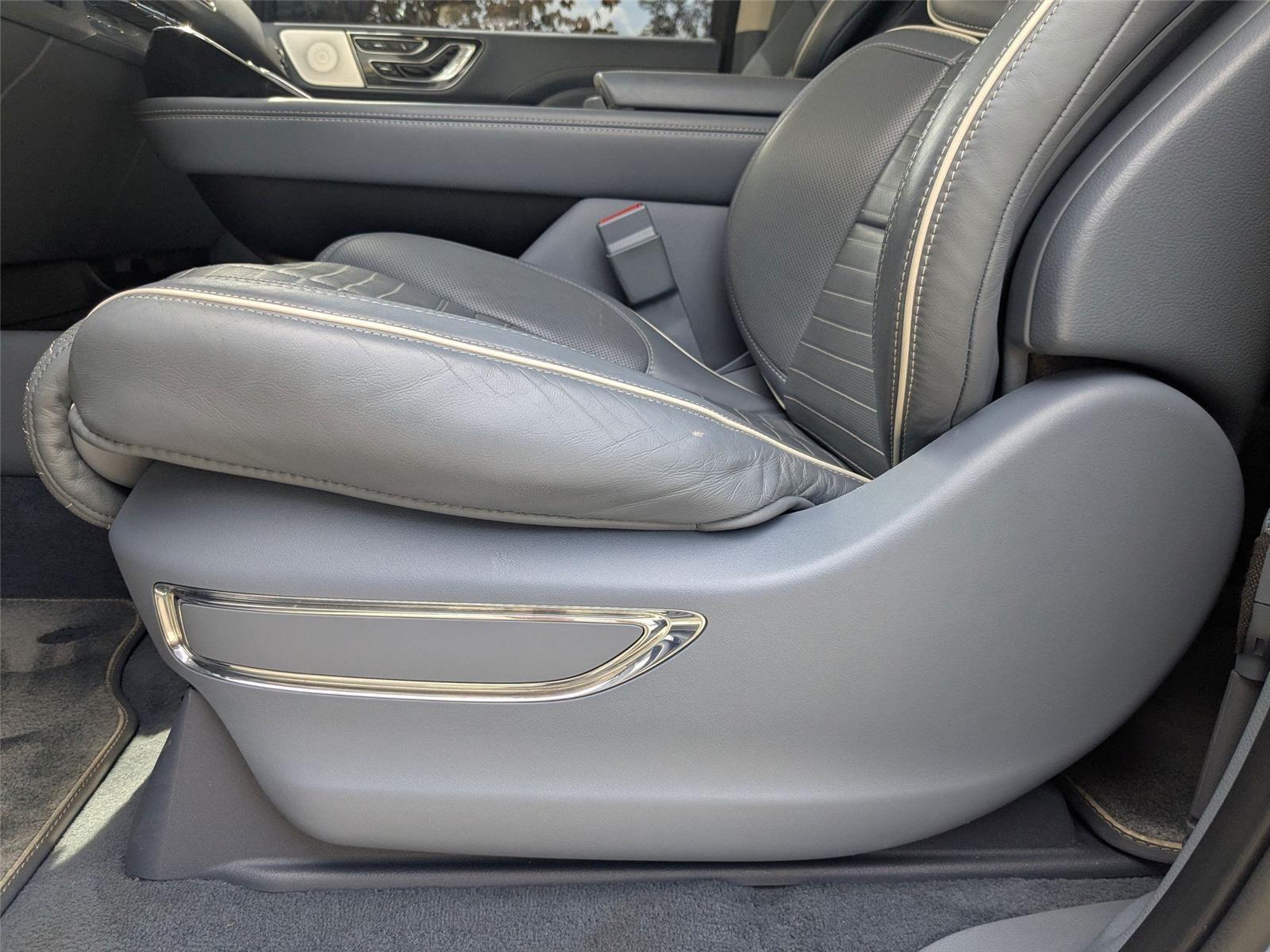 2020 Lincoln Navigator Black Label photo 14