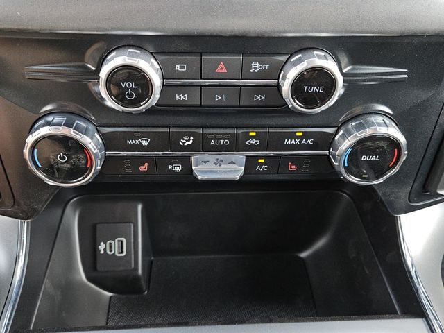 2025 Ford F-150 XLT photo 12