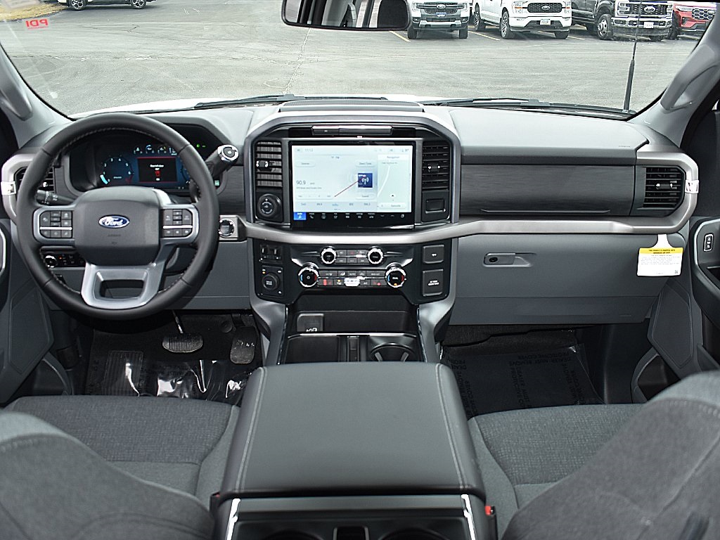 2025 Ford F-150 XLT photo 4