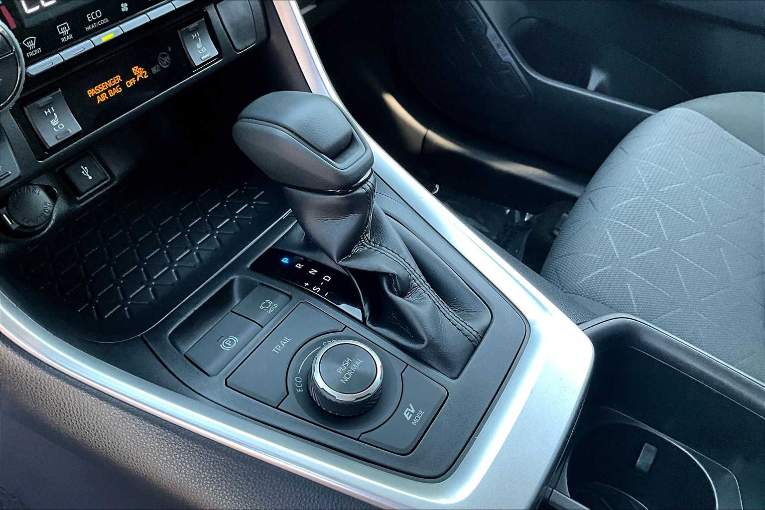 2022 Toyota RAV4 Hybrid XLE photo 15