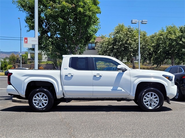 2024 Toyota Tacoma SR5 photo 5