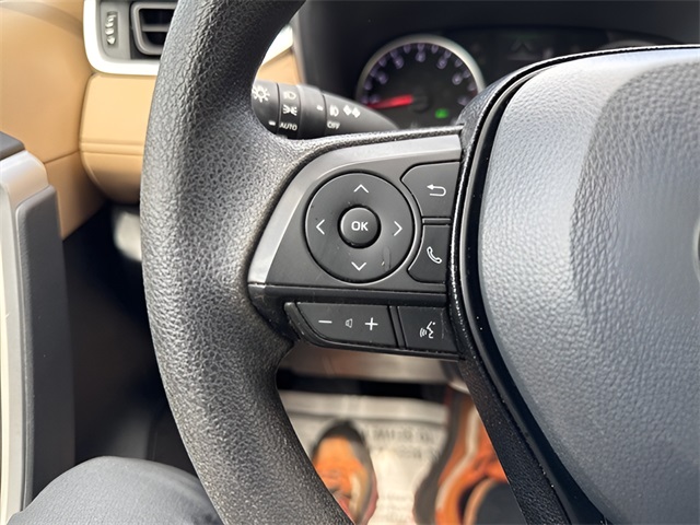 2021 Toyota RAV4 XLE photo 16