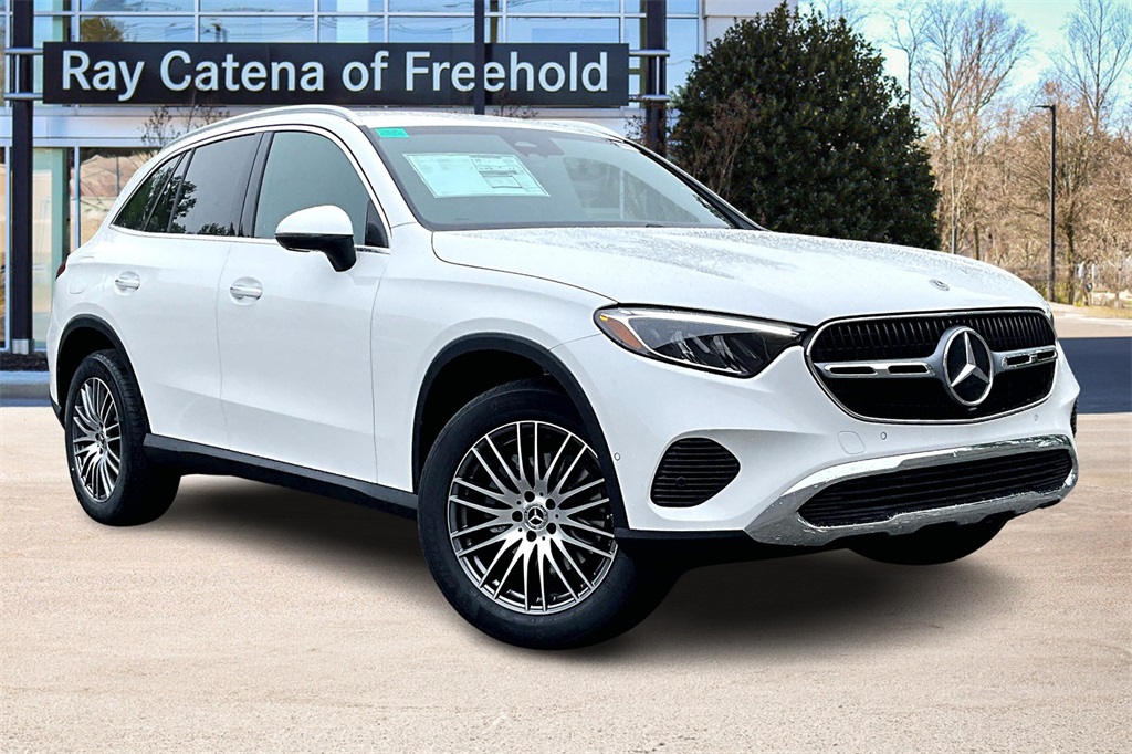 2025 Mercedes Benz GLC 300 4MATIC photo 2