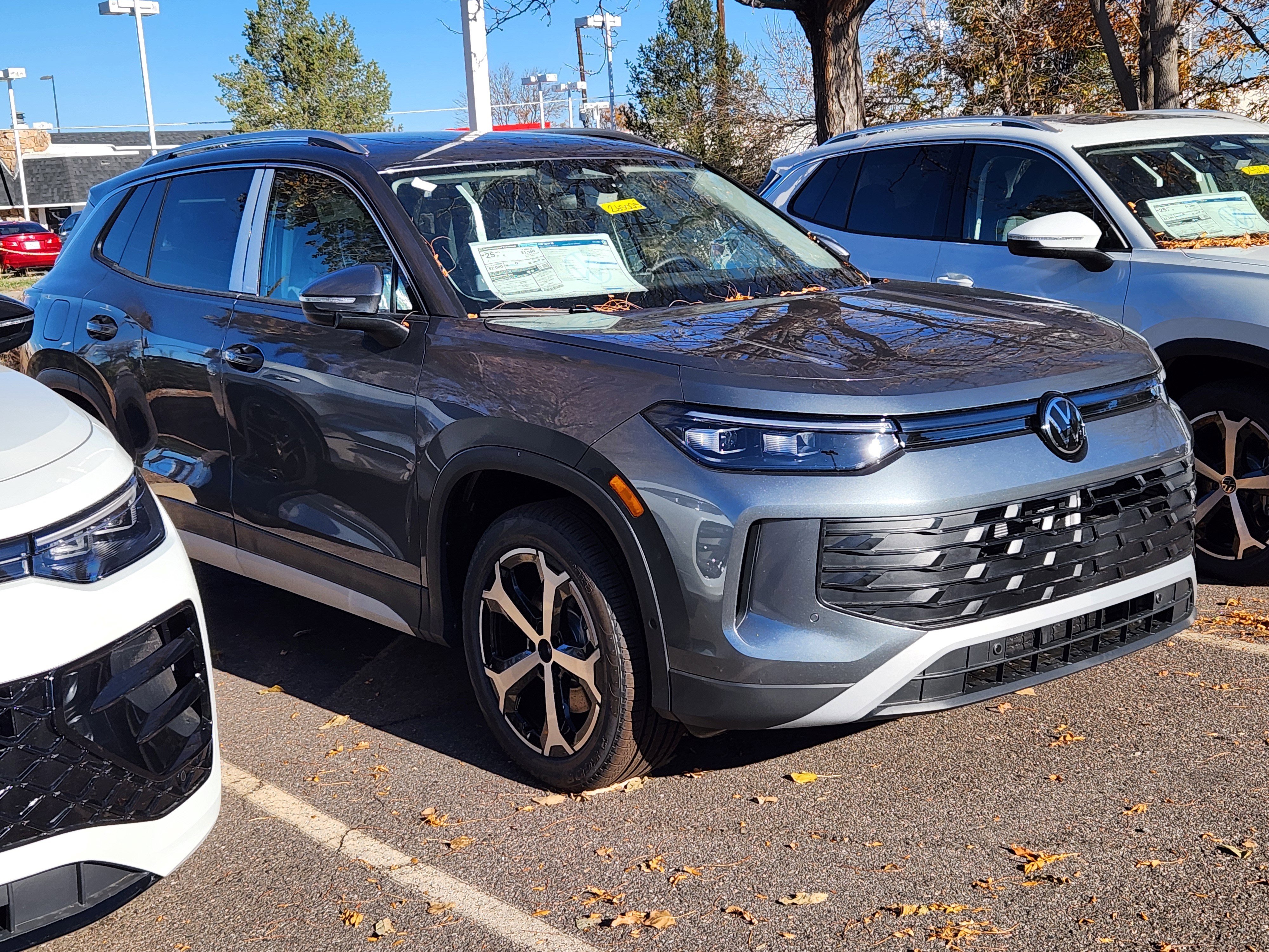 2026 Volkswagen Tiguan SE's photo