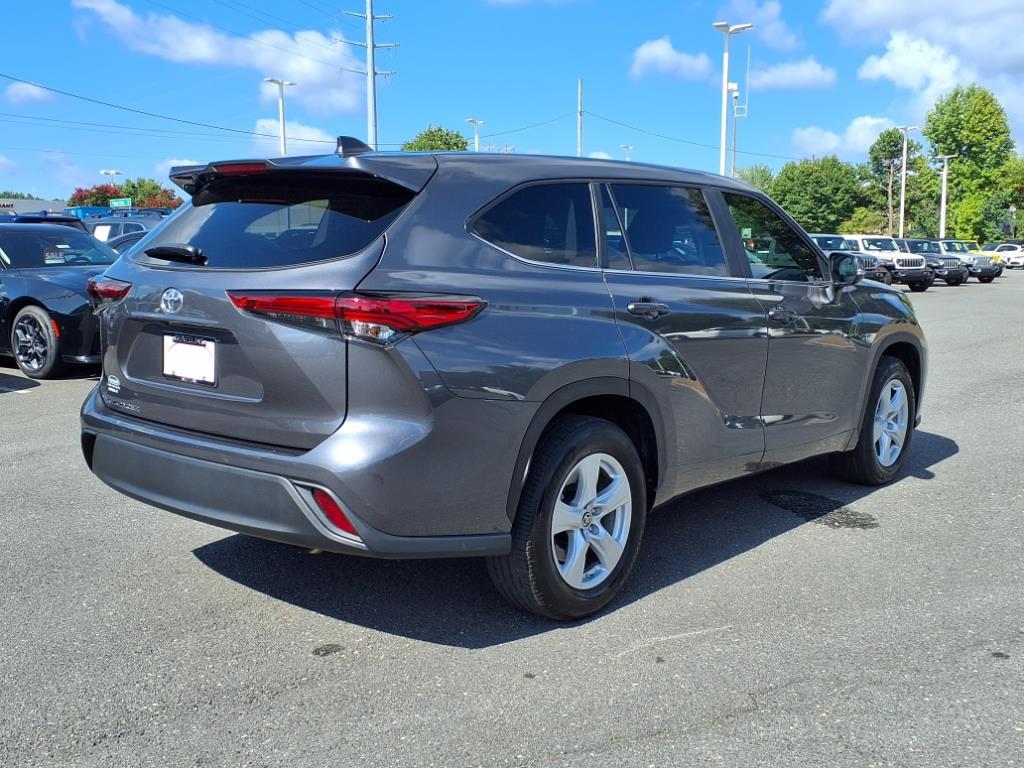 2023 Toyota Highlander L photo 17