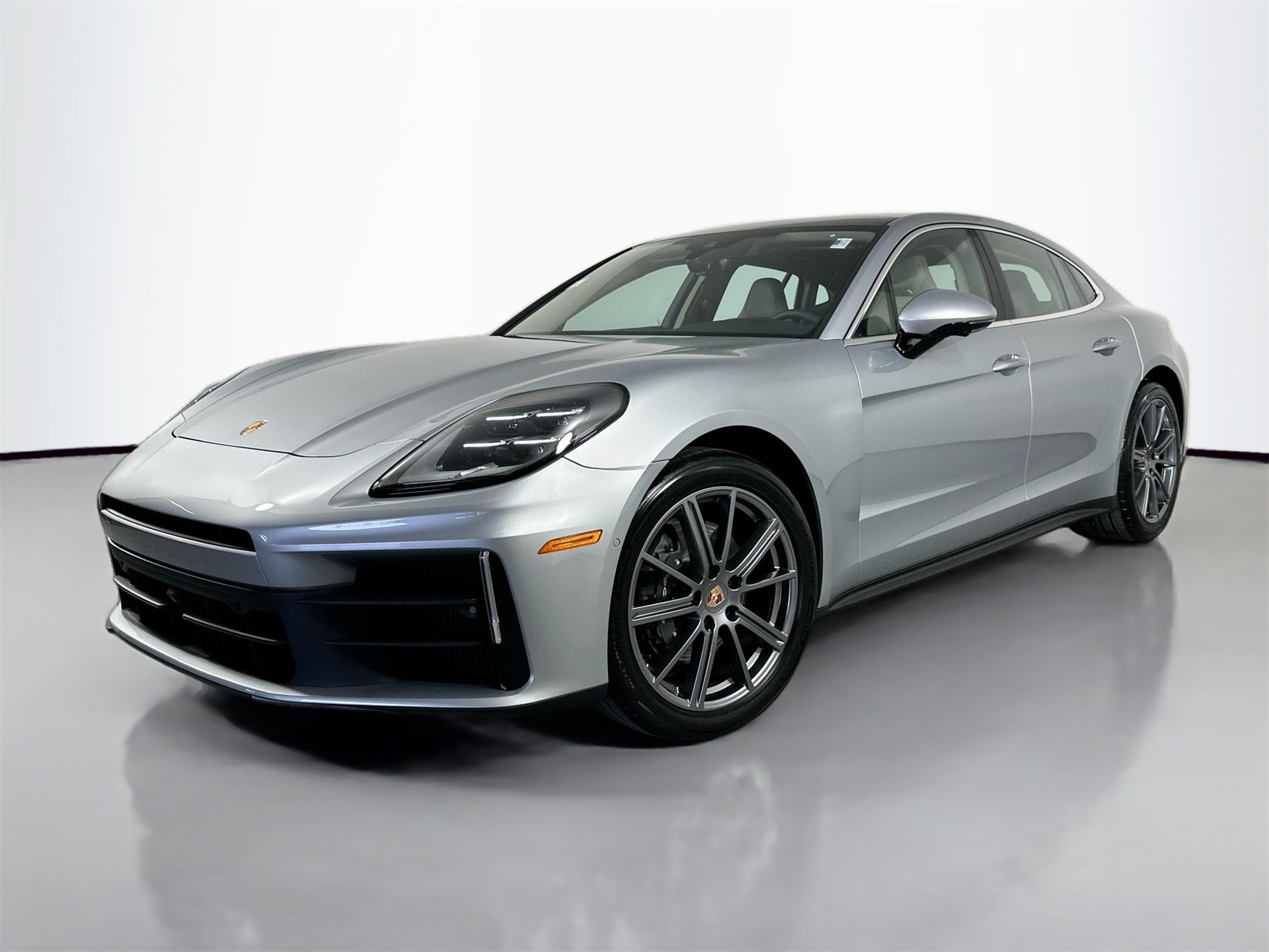 2025 Porsche Panamera Base's photo