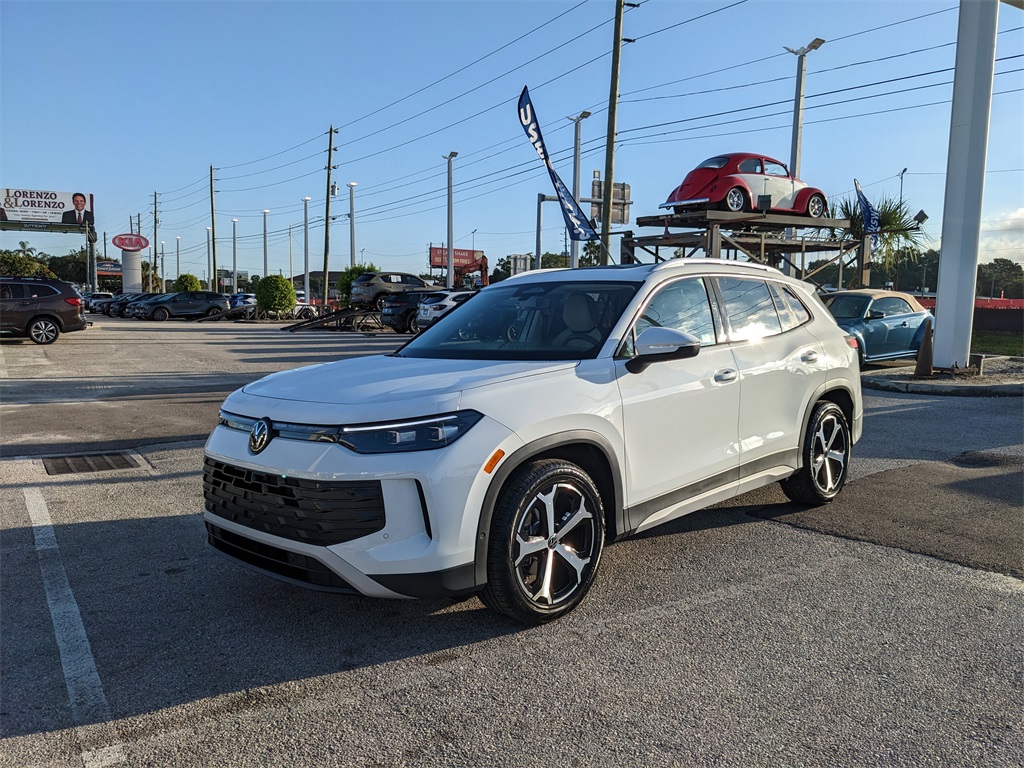 2025 Volkswagen Tiguan SE photo 2