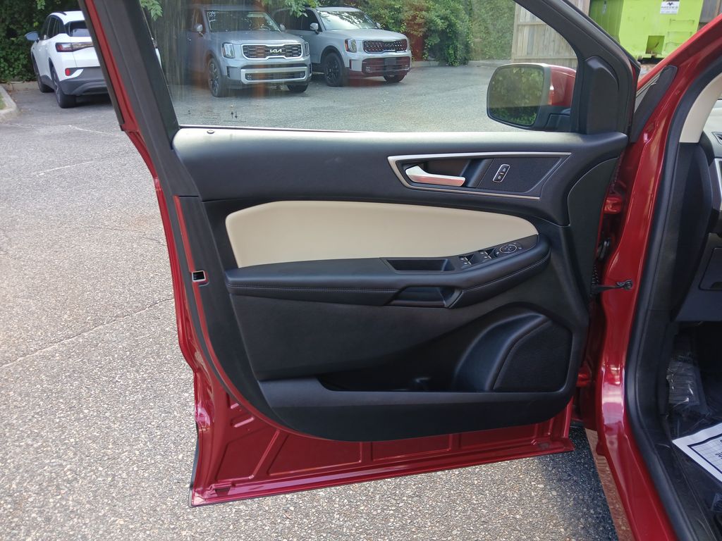 2022 Ford Edge SEL photo 10