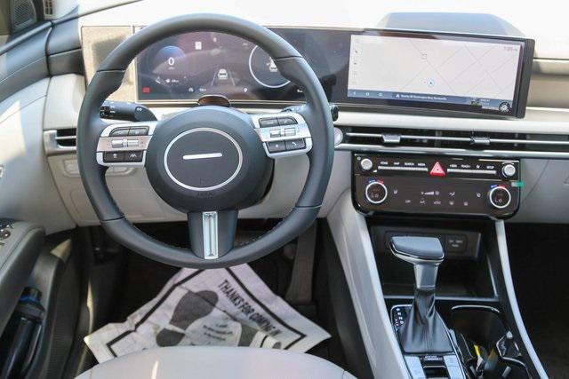 New 2025 Gray Hyundai SEL Convenience FWD image 13