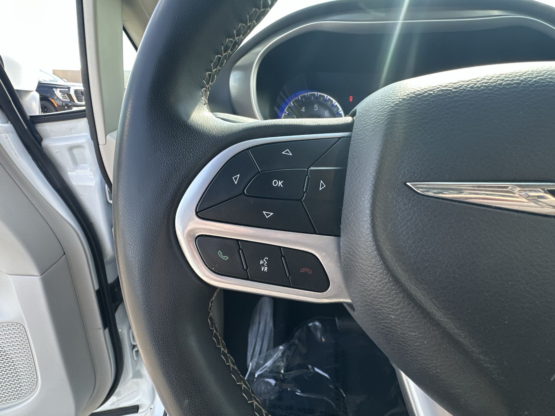 2023 Chrysler Pacifica Touring L photo 30