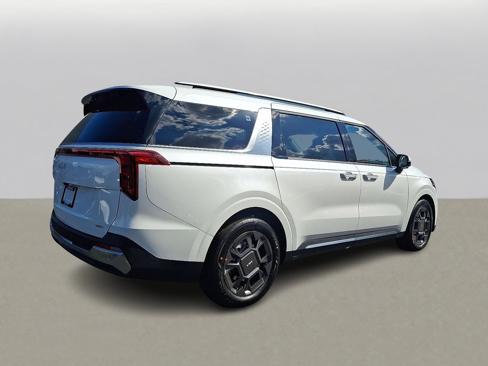 2026 Kia Carnival SX photo 4