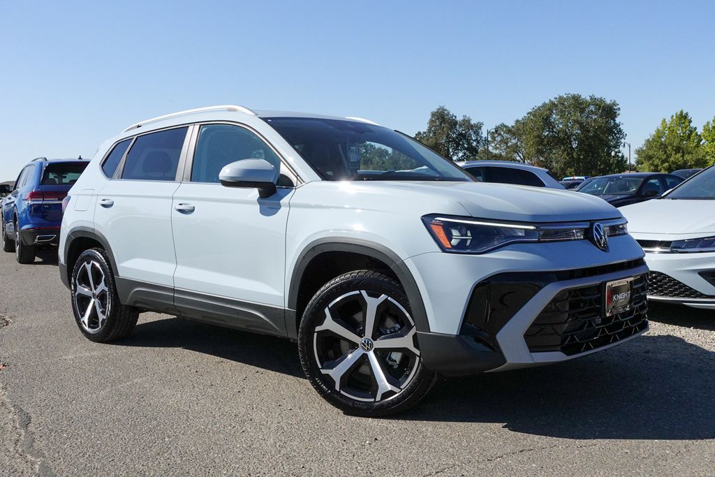 2025 Volkswagen Taos SEL photo 3