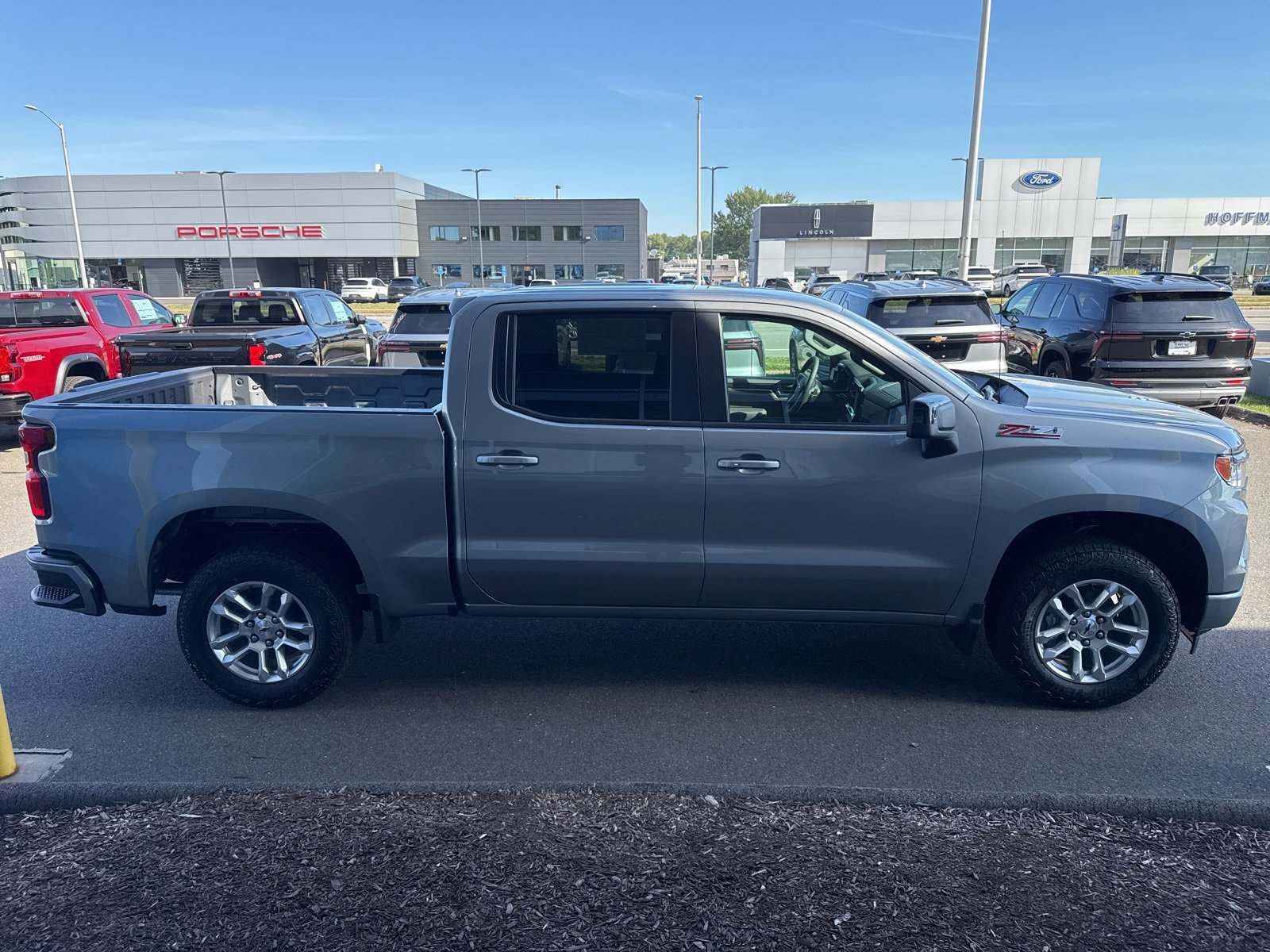 2025 Chevrolet Silverado 1500 RST photo 3