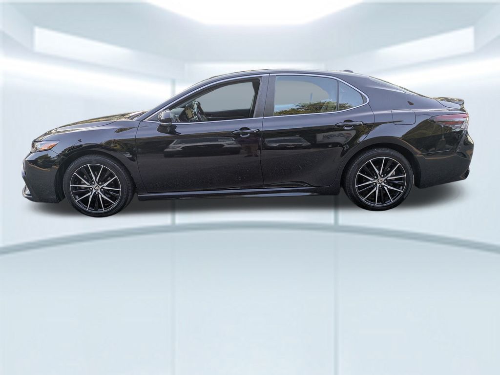 2022 Toyota Camry SE photo 2