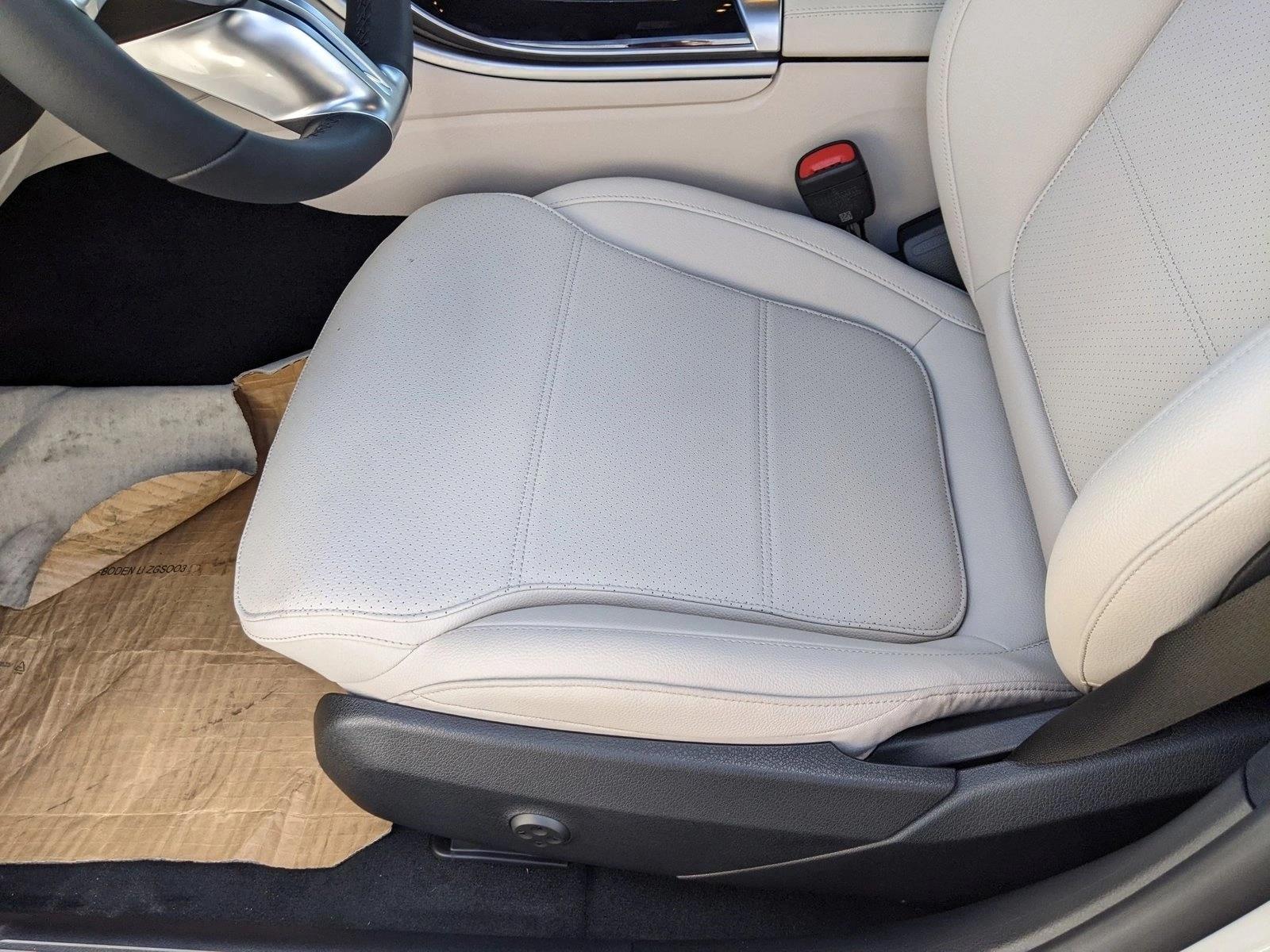 2025 Mercedes Benz C 300 4MATIC Sedan photo 4