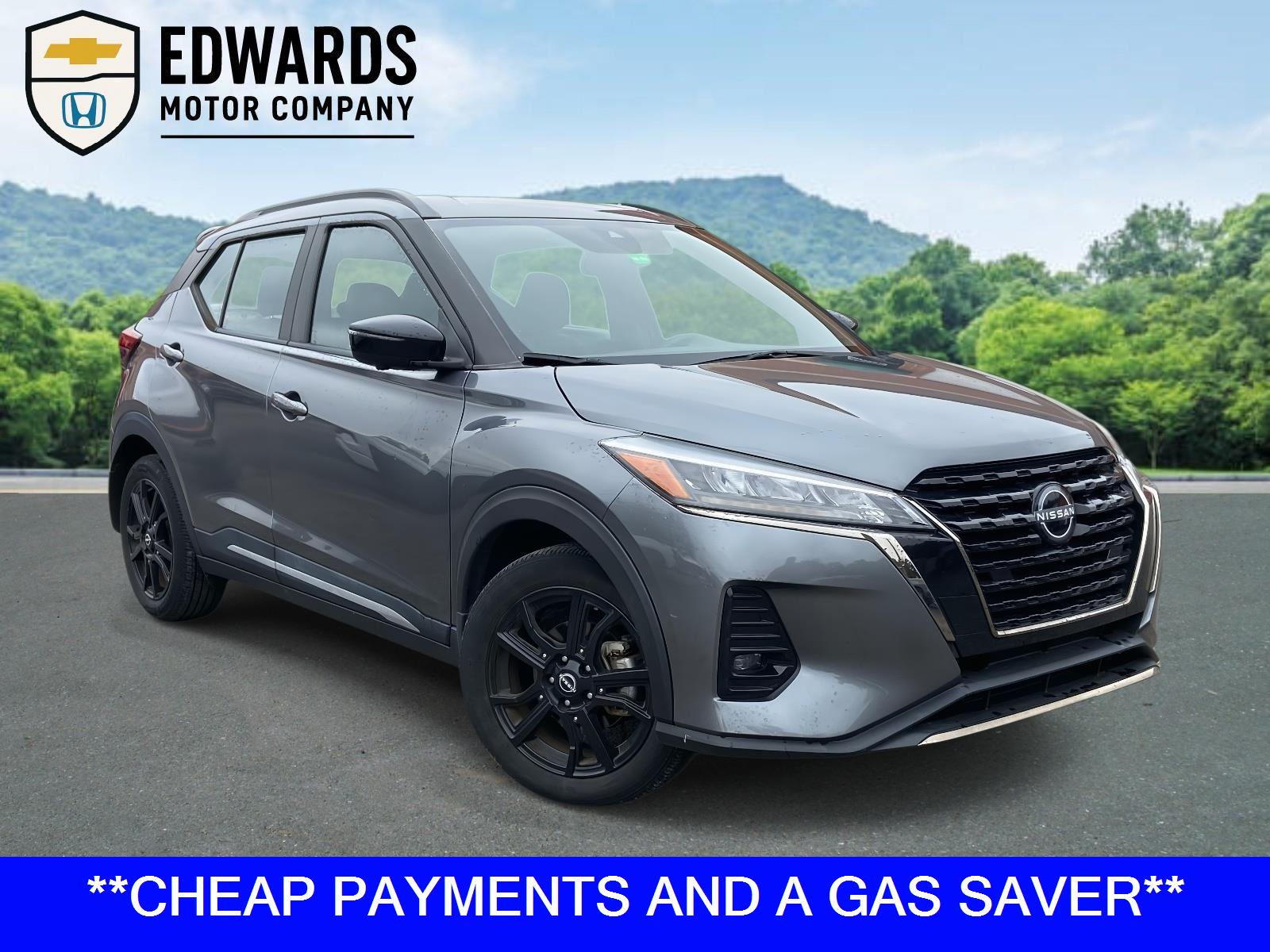 2022 Nissan Kicks SR