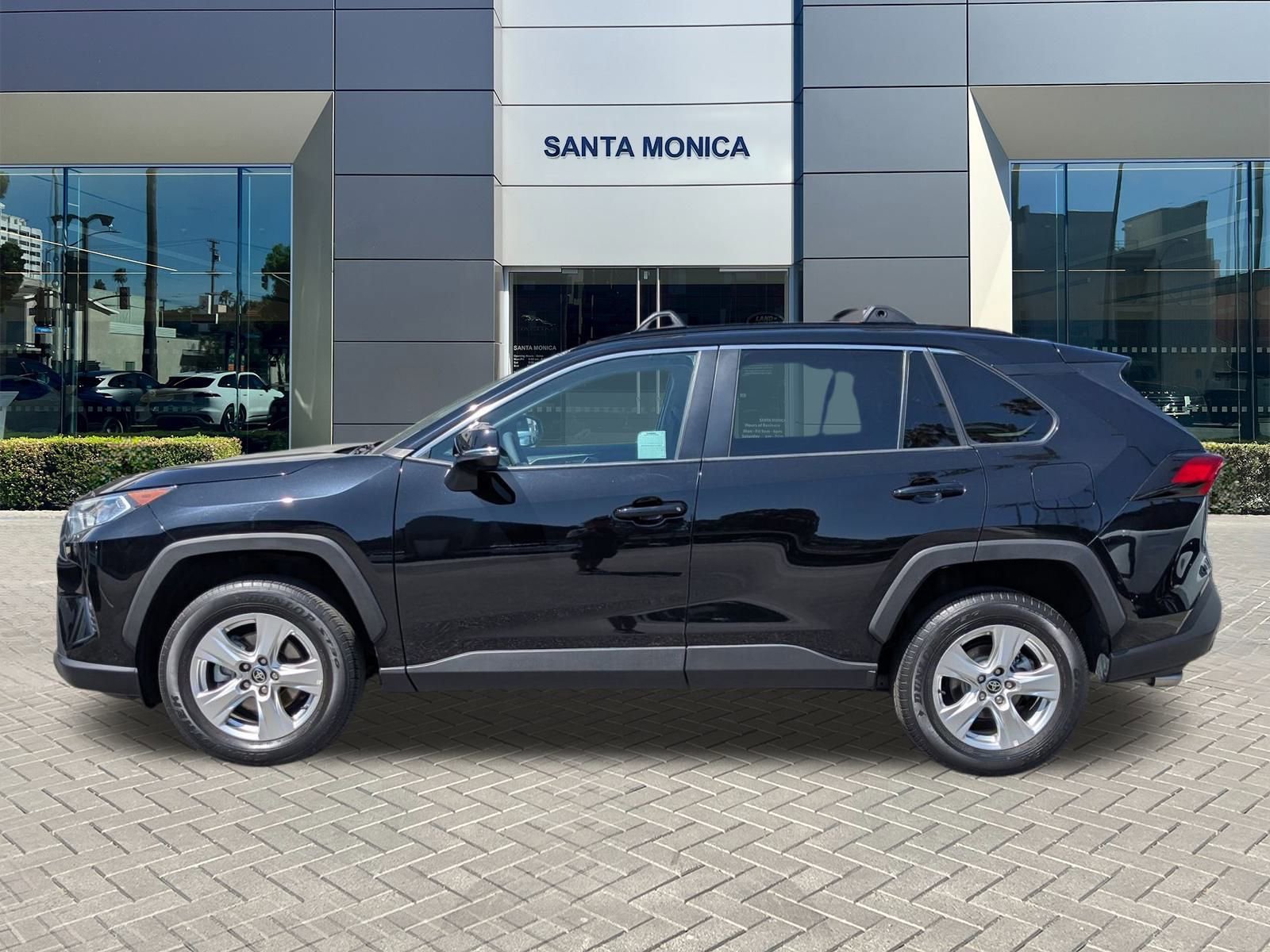 2021 Toyota RAV4 XLE photo 6