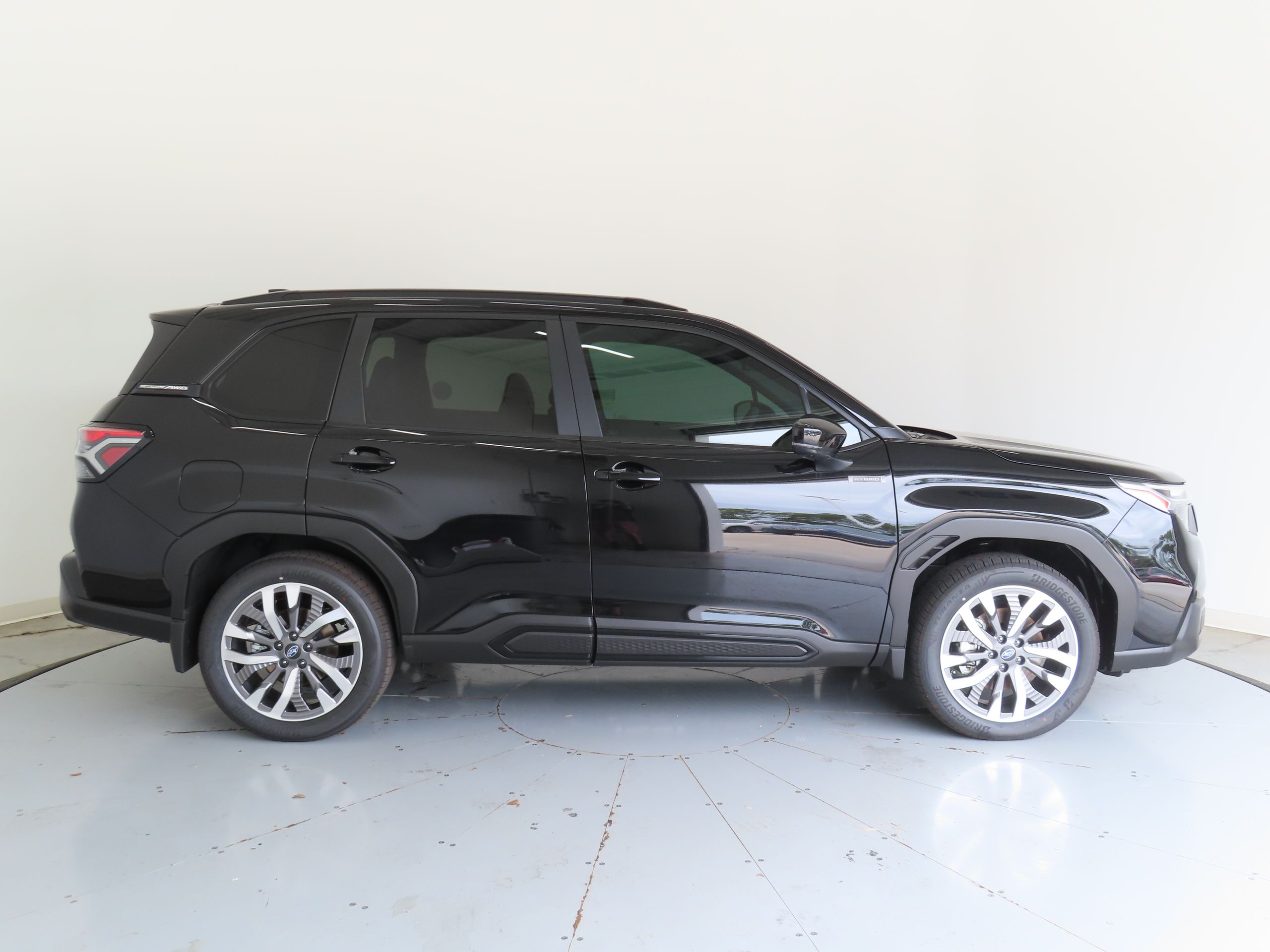 2025 Subaru Forester Touring photo 2