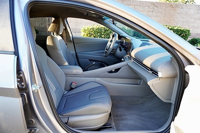 2024 Hyundai Elantra SEL photo 10