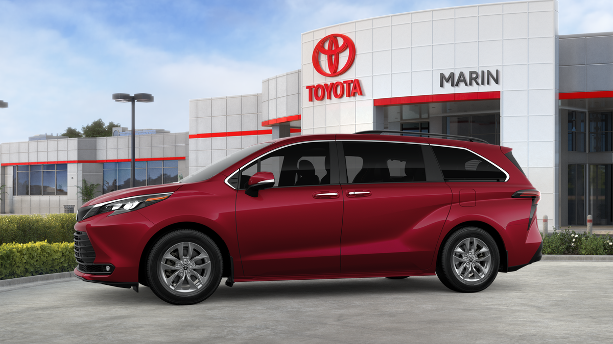 2026 Toyota Sienna XLE photo 3