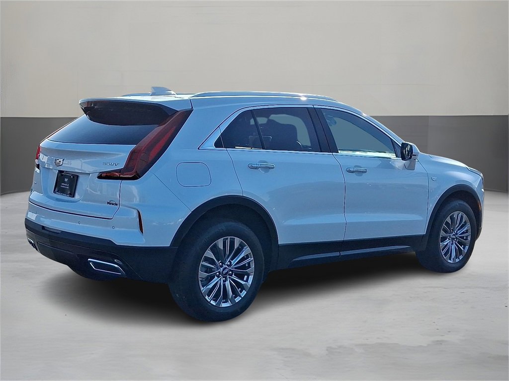 2025 Cadillac XT4 Premium Luxury photo 3