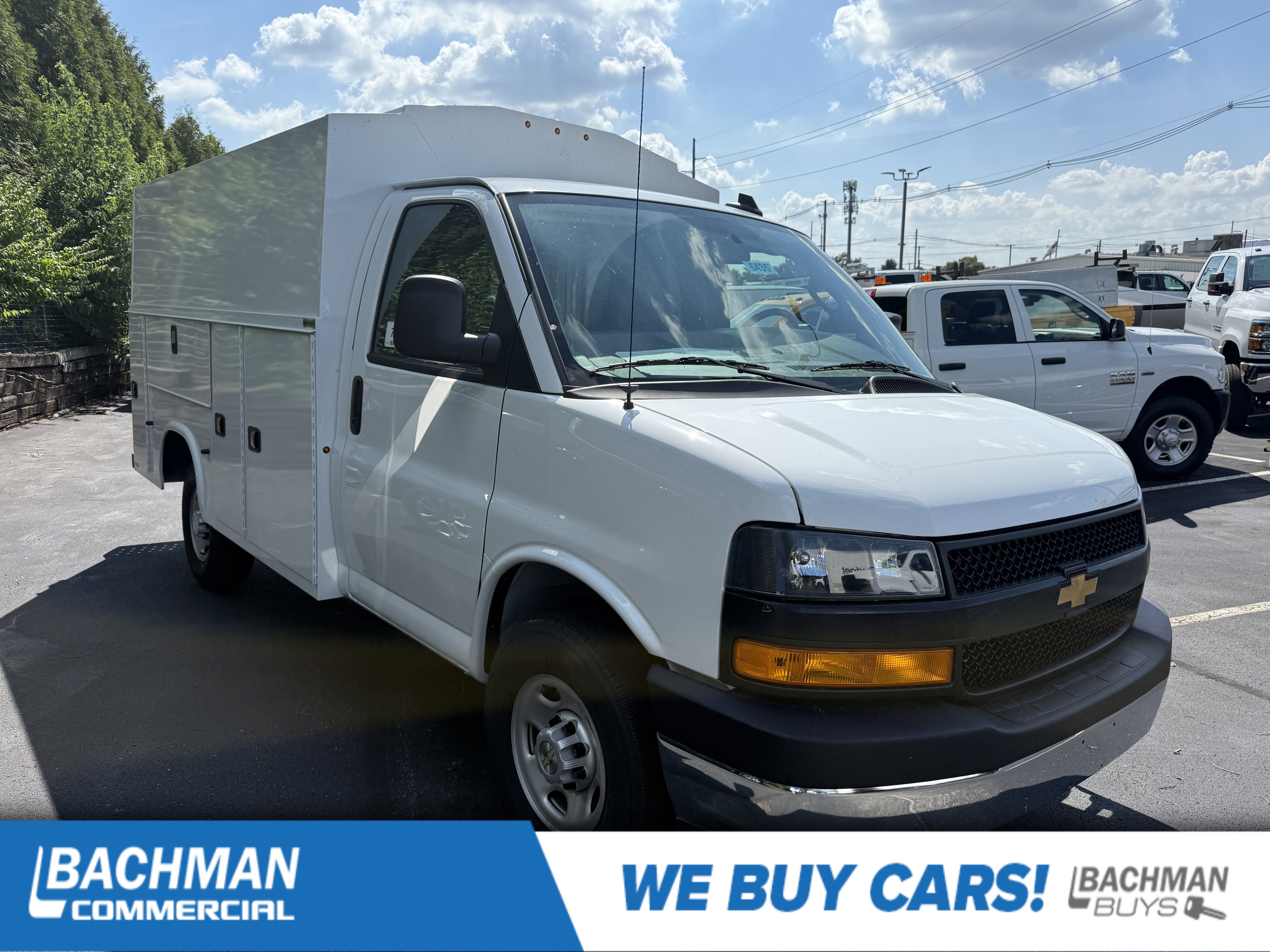 2025 Chevrolet Express Cutaway Base's photo