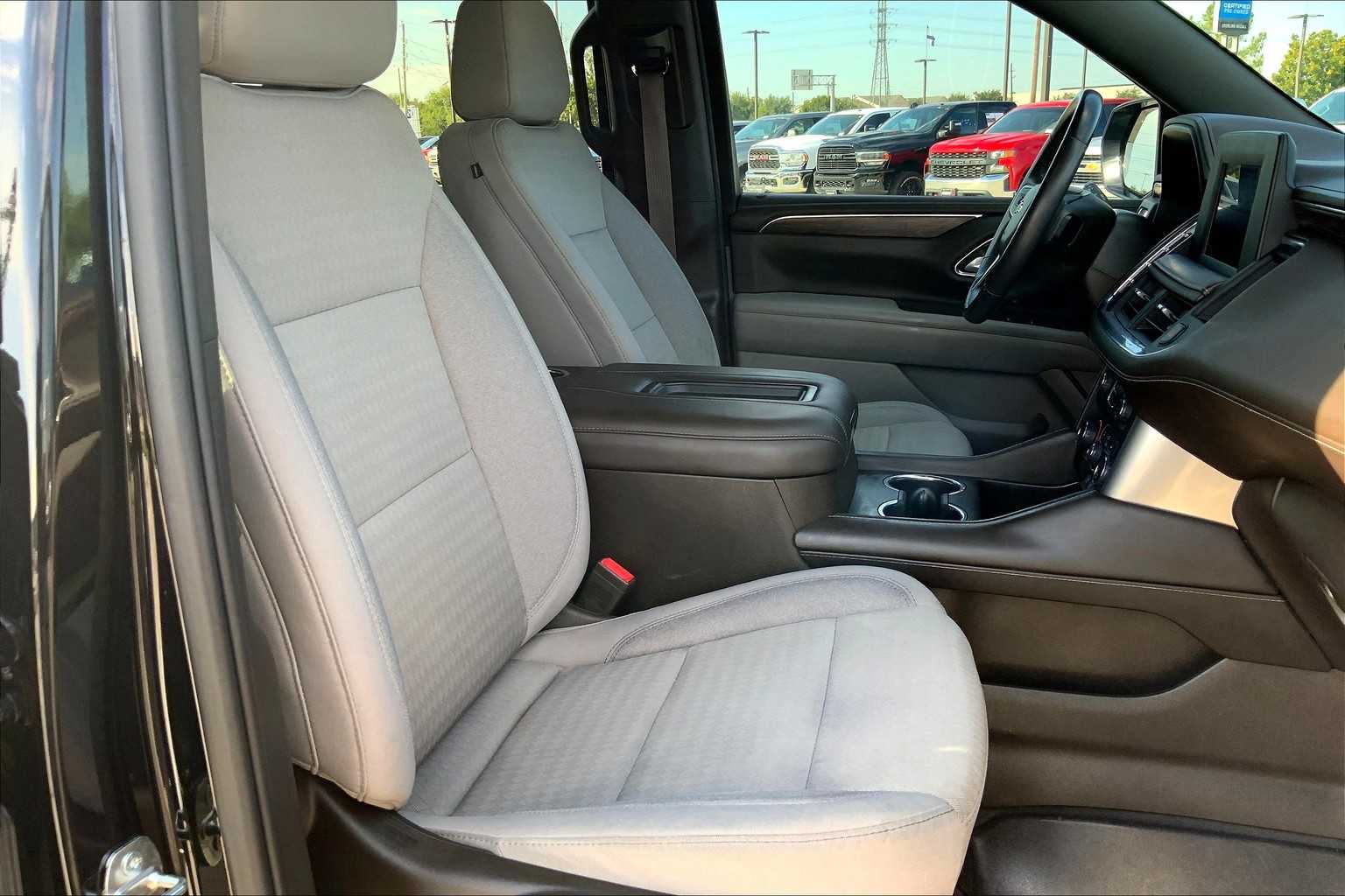 2023 Chevrolet Suburban LS photo 6