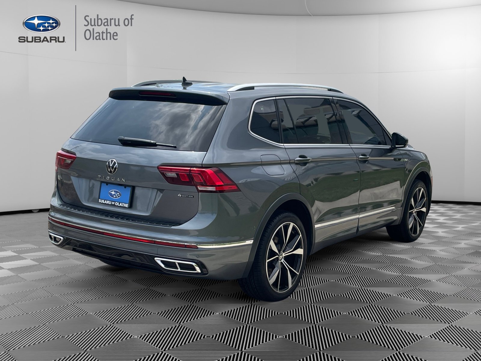 2023 Volkswagen Tiguan SEL R-Line Black photo 10