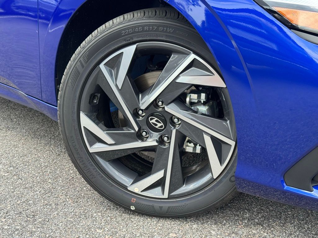 2025 Hyundai Elantra SEL Sport photo 4