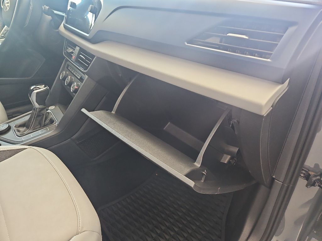 2022 Volkswagen Taos SE photo 24