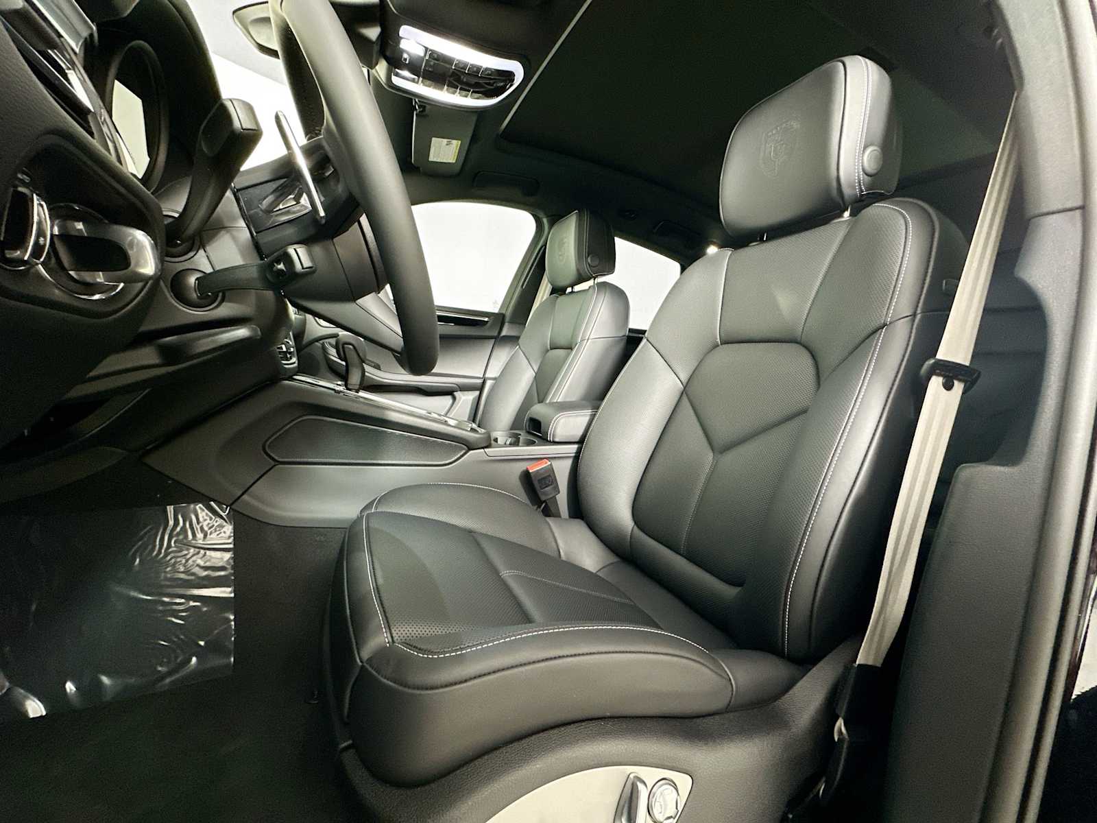 2025 Porsche Macan S photo 4