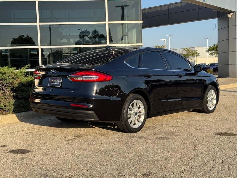 2019 Ford Fusion SE photo 3