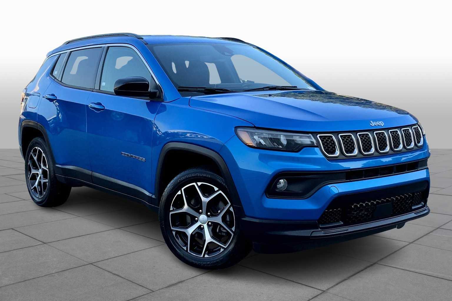 2024 Jeep Compass Latitude photo 2