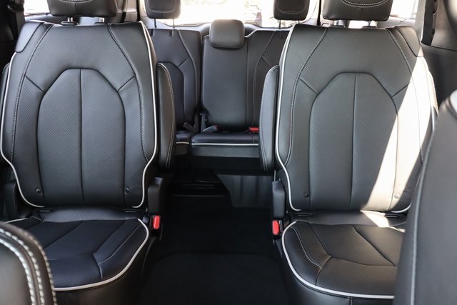 2026 Chrysler Pacifica Limited S Appearance photo 37