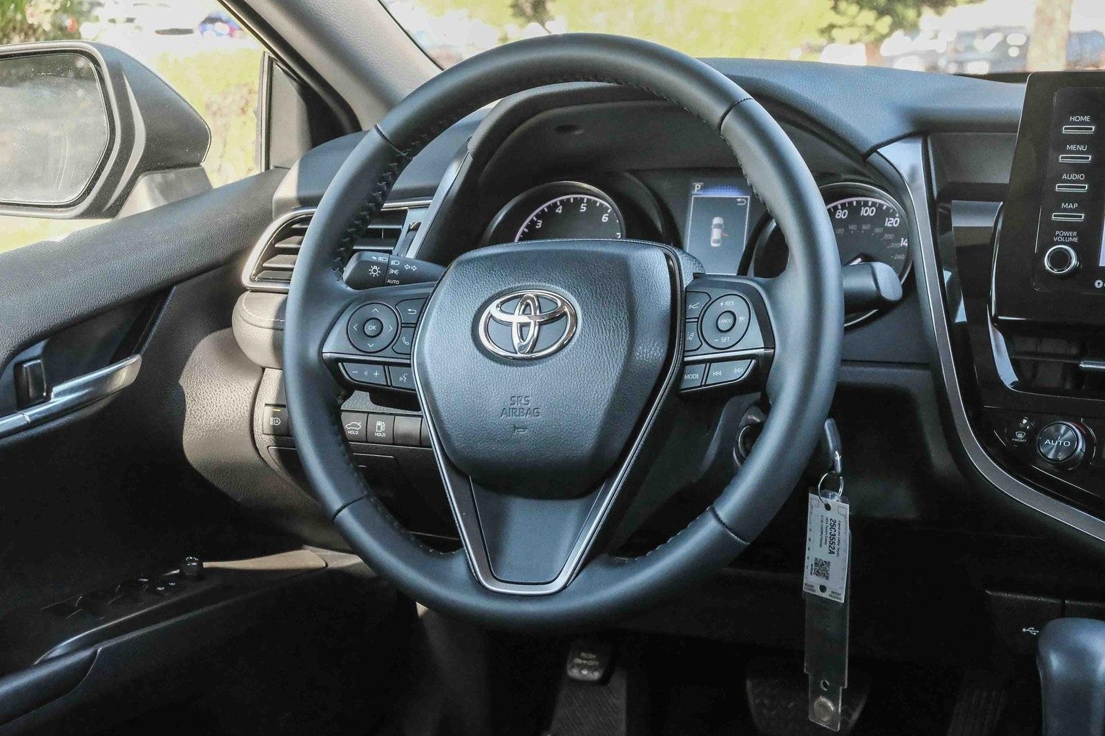 2023 Toyota Camry SE photo 14