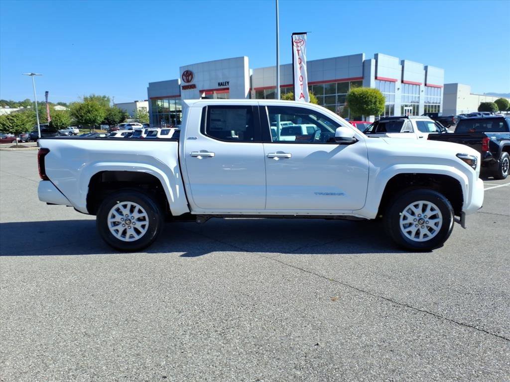2025 Toyota Tacoma SR5 4x4 Double Cab photo 3