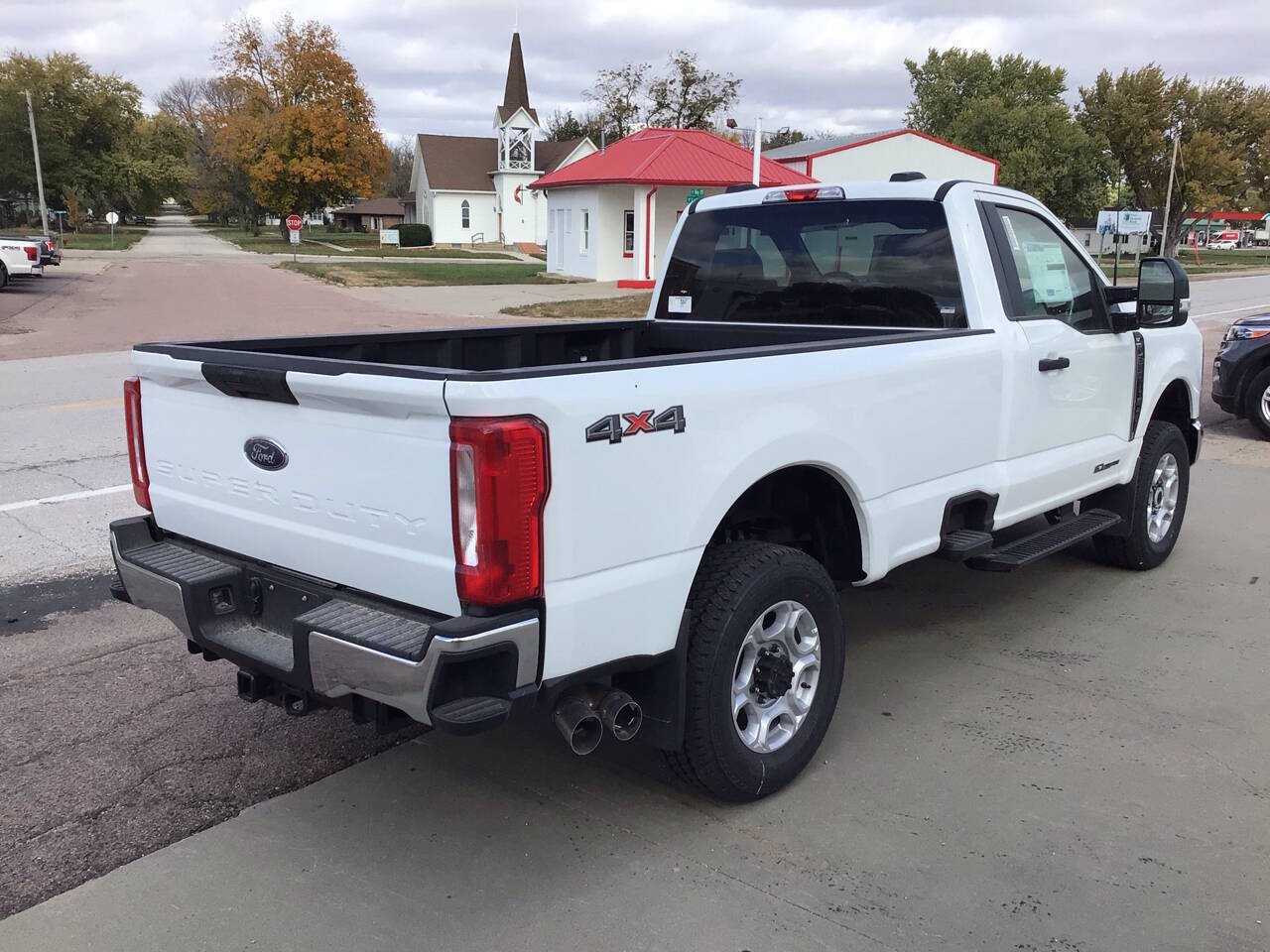 2026 Ford F-350 XLT photo 3